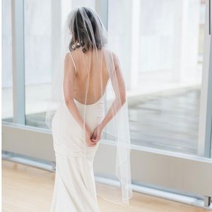 Toni Federici Avalon Veil - like new condition